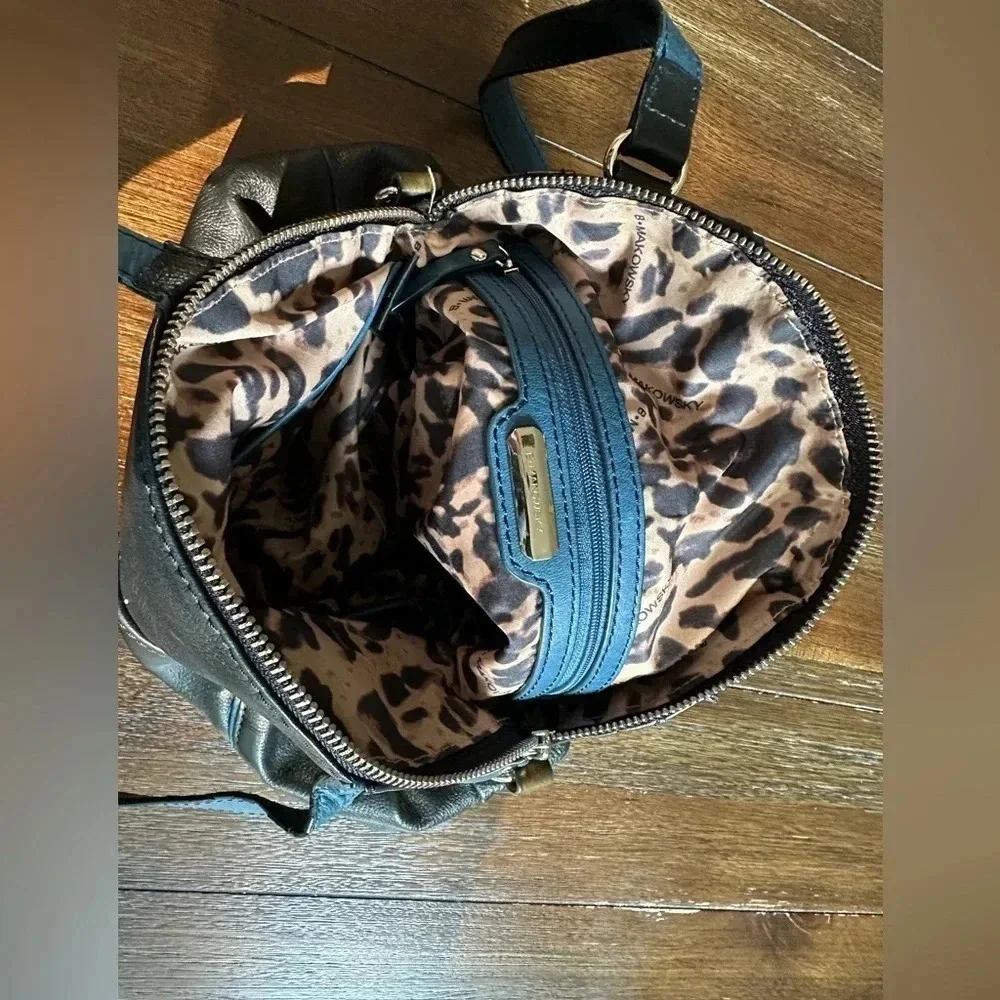 B. Makowsky shoulder bag